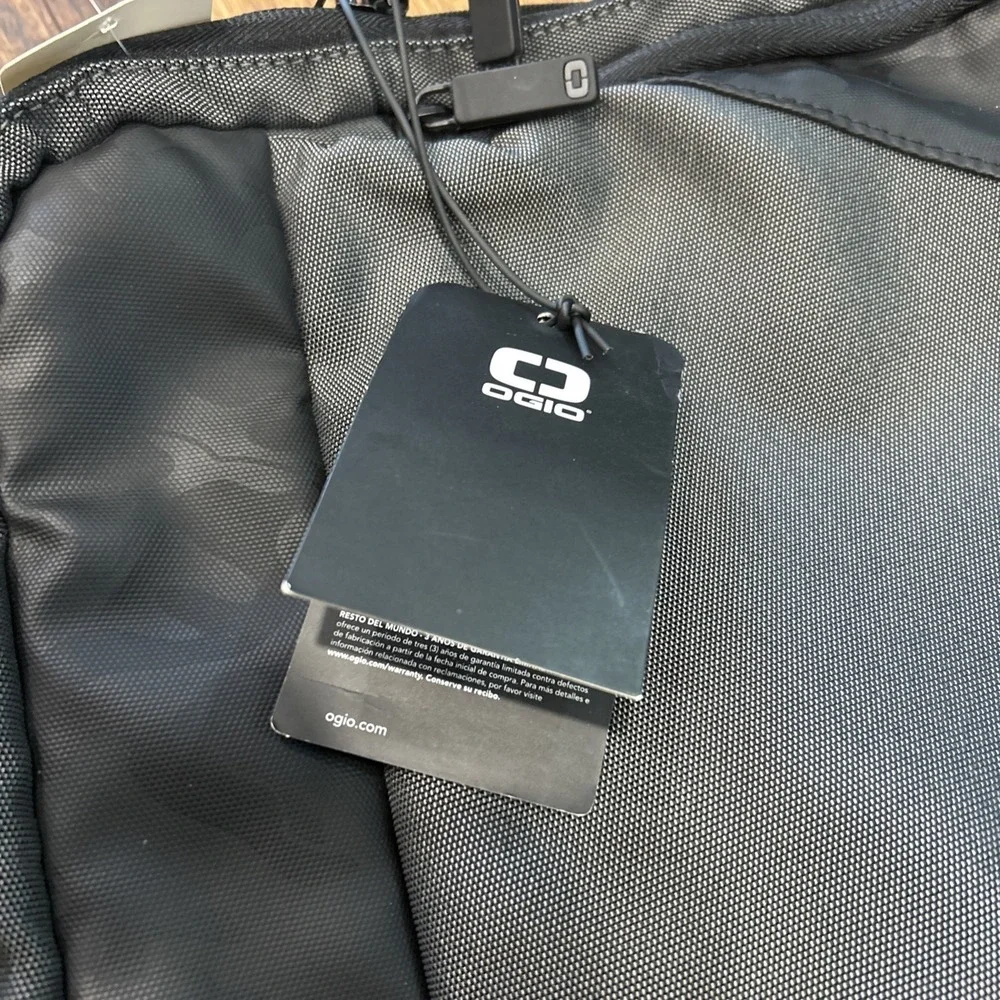 Brand NEW NWT OGIO Convert Pack Dark Gray Travel & Laptop Backpack Retail $89